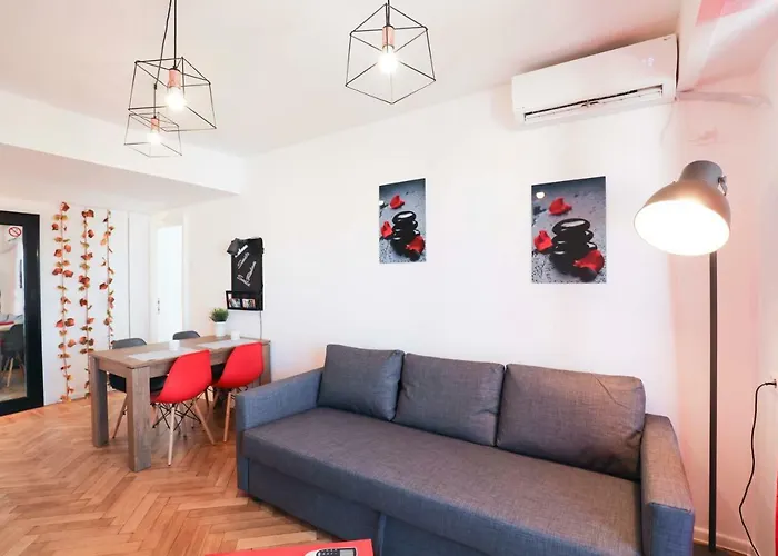Victoria Avenue Apartment