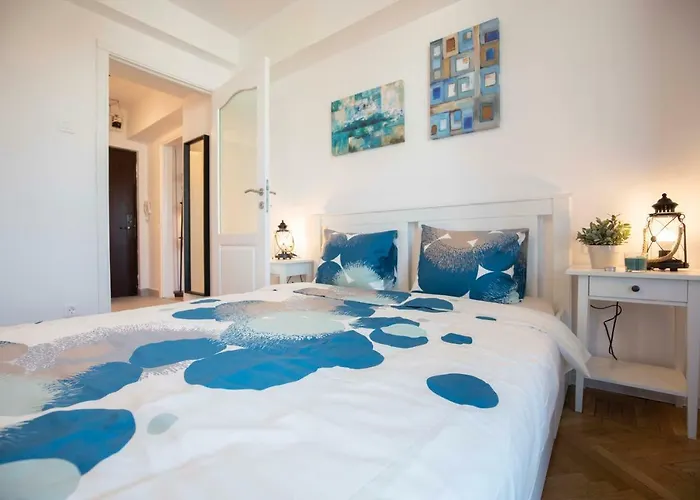 Victoria Avenue Apartment