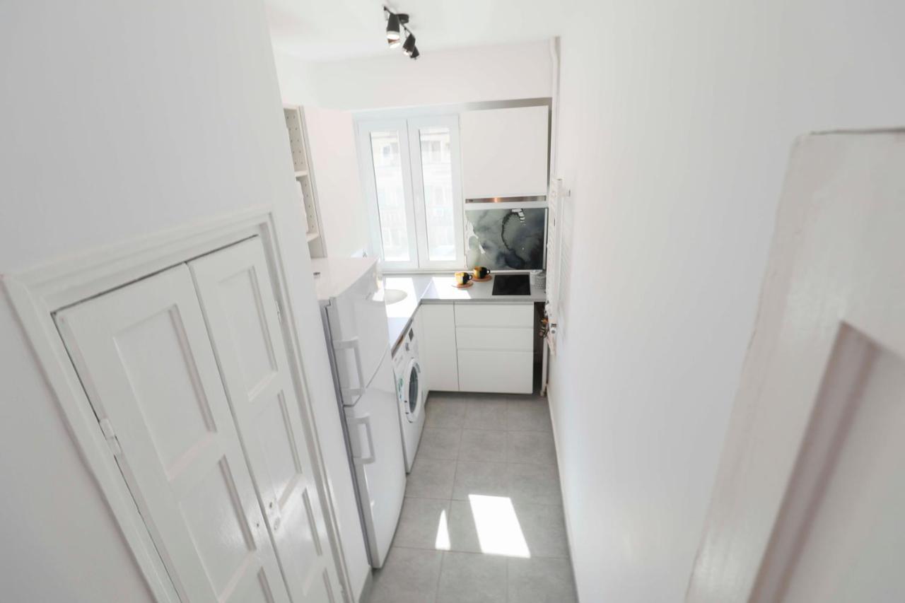 Victoria Avenue Apartment